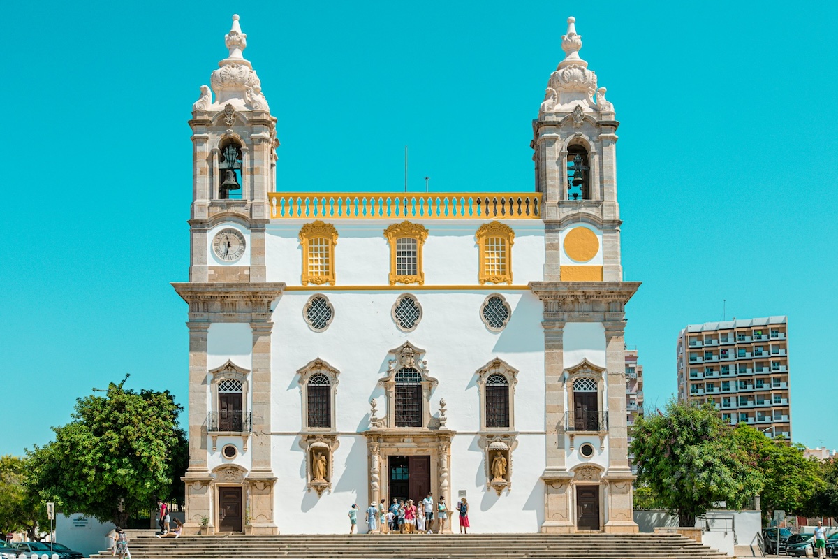 1algarve-faro-igreja-do-carmo-foto-di-kobu-agency-unsplash