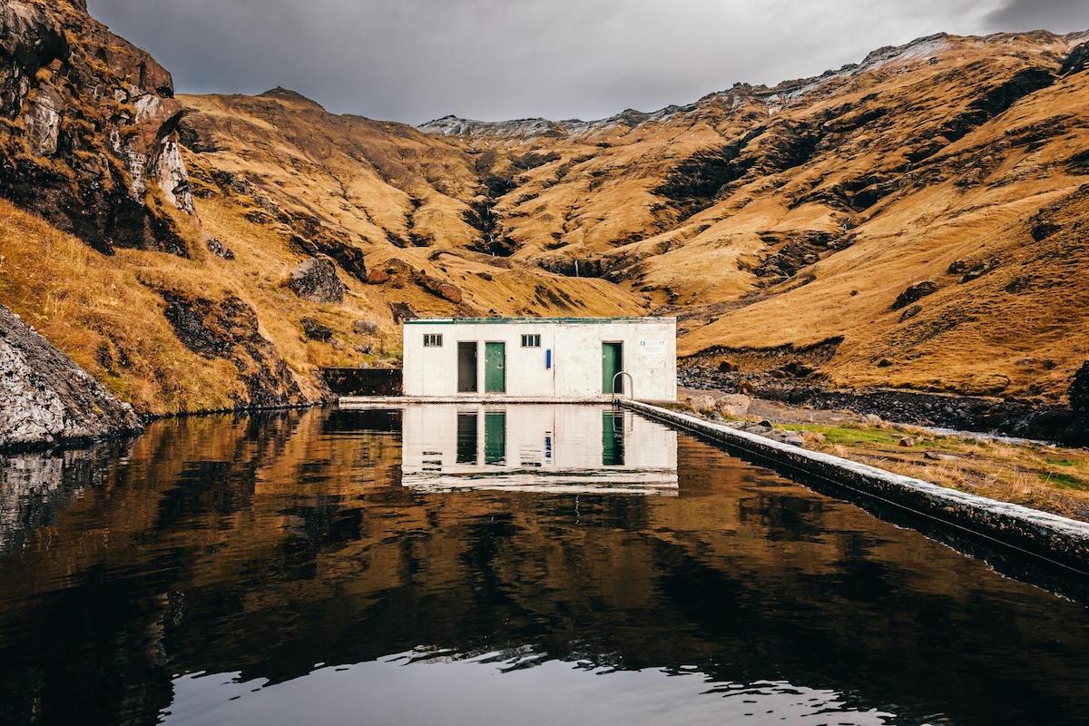 4islanda-seljavallalaug-foto-di-boris-hadjur-unsplash