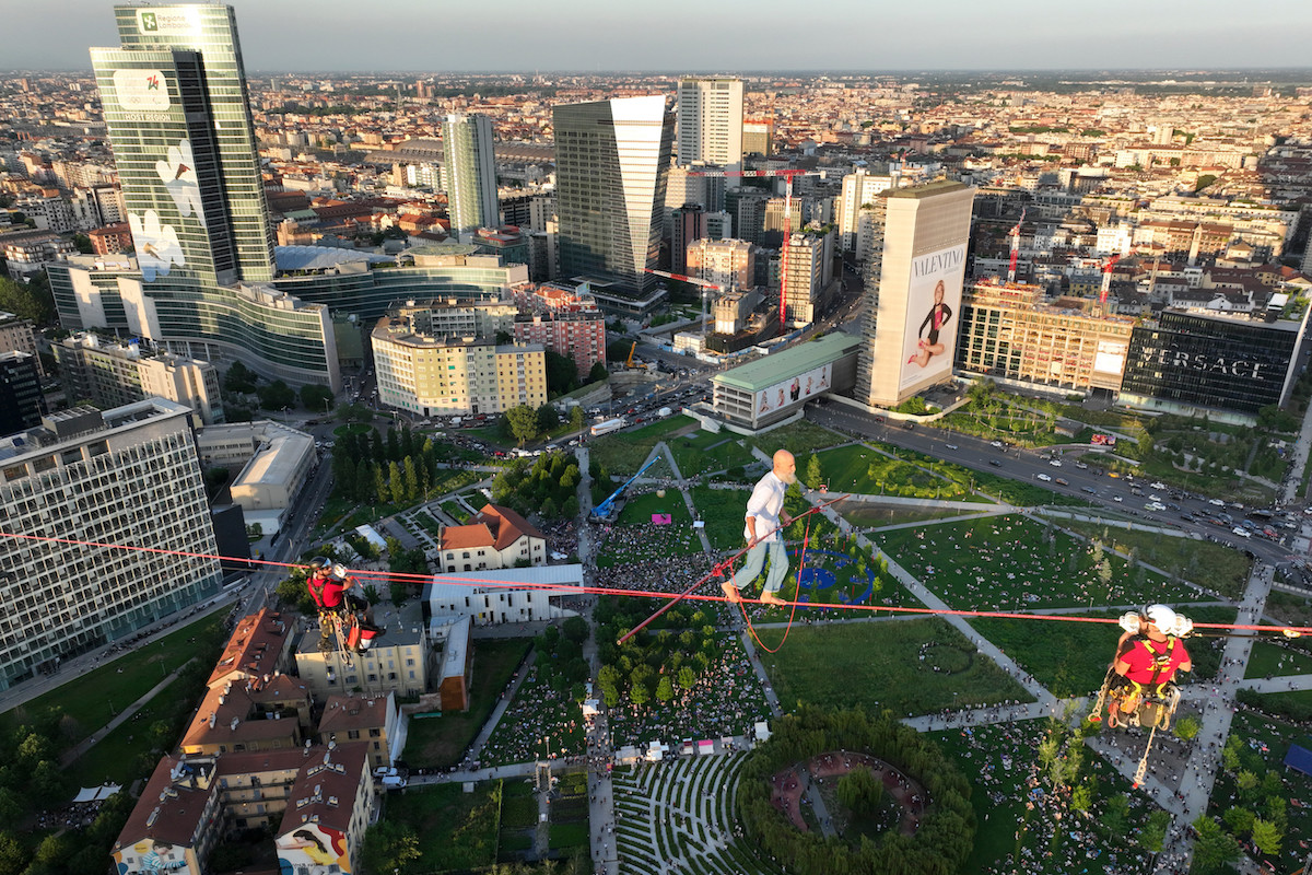 Andrea Loreni funambolo Milano