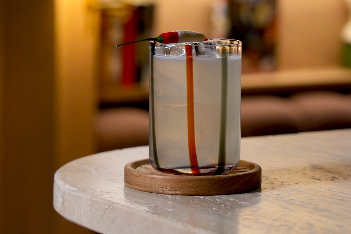 aperitivo milano estate 2025, ByIt, cocktail Rojo y Blanco_foto uranodesign