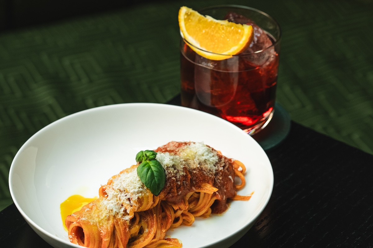 migliori cocktail bar milano, Giardino Cordusio format Whats your mood tonight - Tagliolino ai due pomodori + Negroni in Anfora