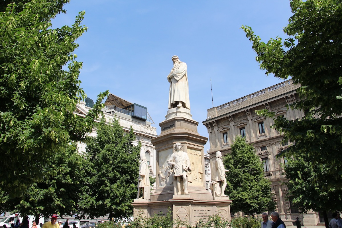 statue famose milano, leonardo da vinci, foto di fred romero via flickr