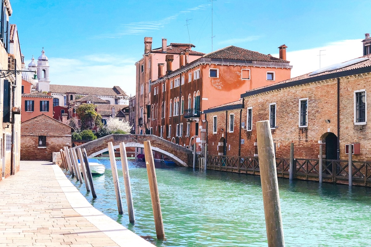 venezia insolita, Mercato di Rialto, foto di Eugene Zhyvchik via Unsplash